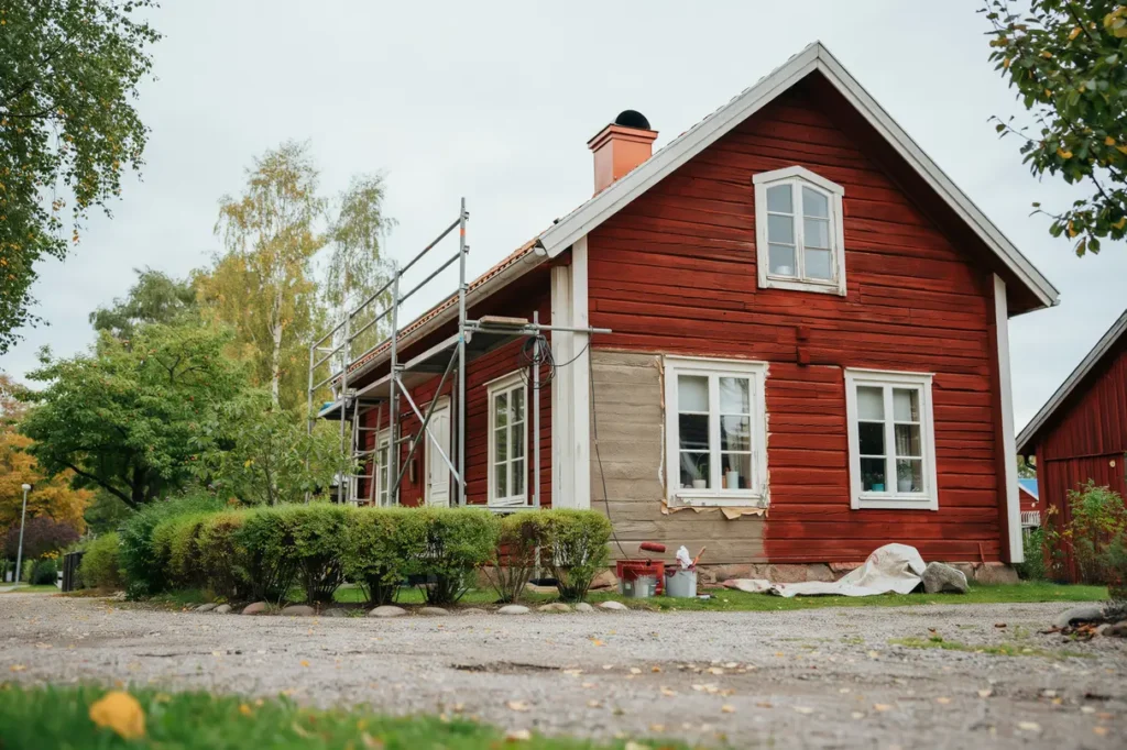 augusti r r tt tid att m la om huset s lyckas du med fasadm lning f re h strusket